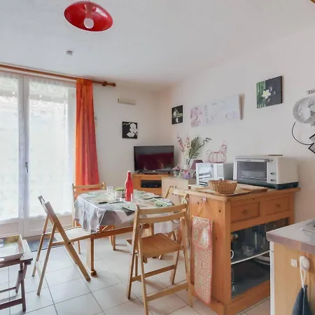 Apartment Cosy Avec Jardin Et Parking Pres Des Stations De Ski, Quartier Calme Exposition Sud-ouest - Fr-1-402-81 *